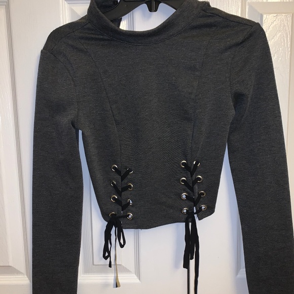 DO+BE Bloomingdale’s Exclusive Cropped Top NWT - Picture 1 of 3